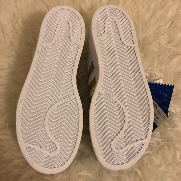 *SOLD* NWT Adidas Superstar Big Kids Gold! - Picture 5 of 8